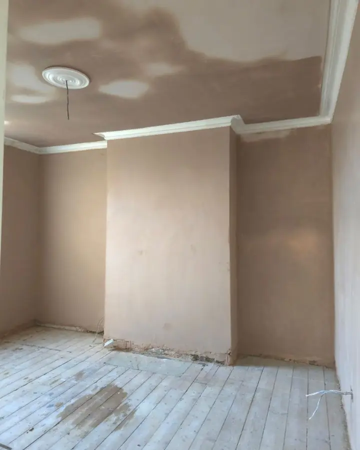 The same room freshly plastered, chimney breast, walls and ceiling, with a new ceiling rose, by ST Plastering & Rendering
